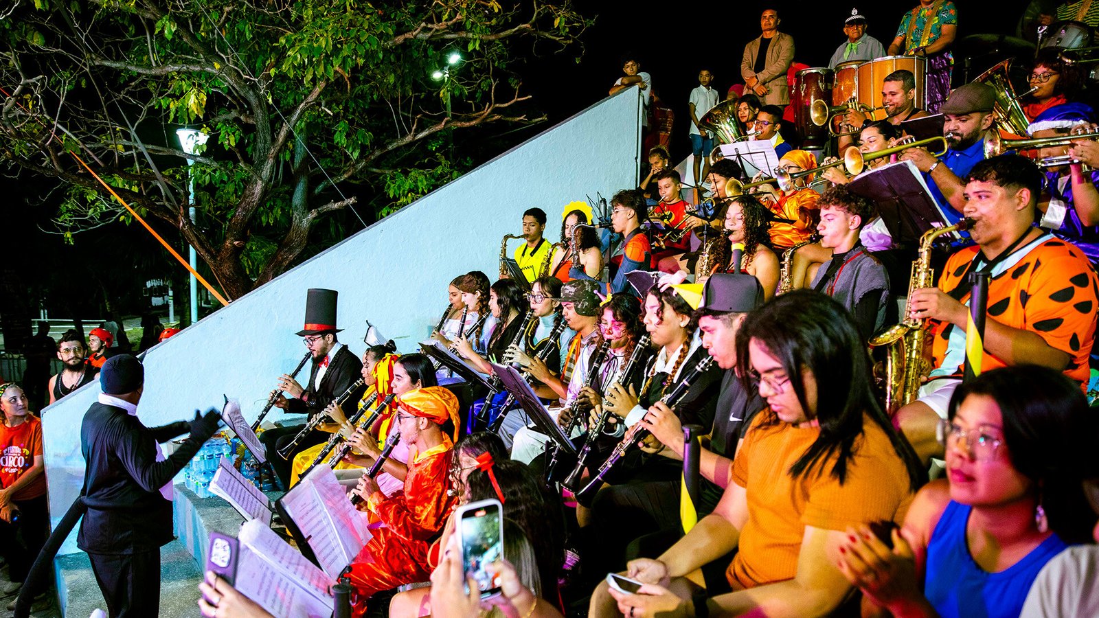 Banda de Música Mestre Pixuna se apresenta com instrumentos de sopro e percussão